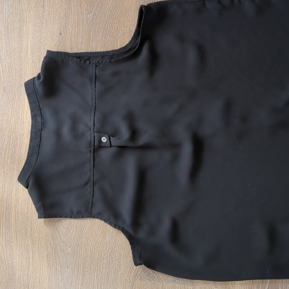 Freebird black women's sleeveless blouse. Size small - Picture 8 of 9